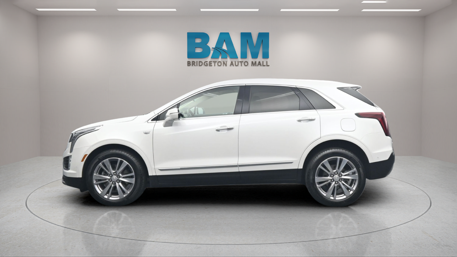 Used 2024 Cadillac XT5 Premium Luxury w/ Technology Package AWD/4WD image 3