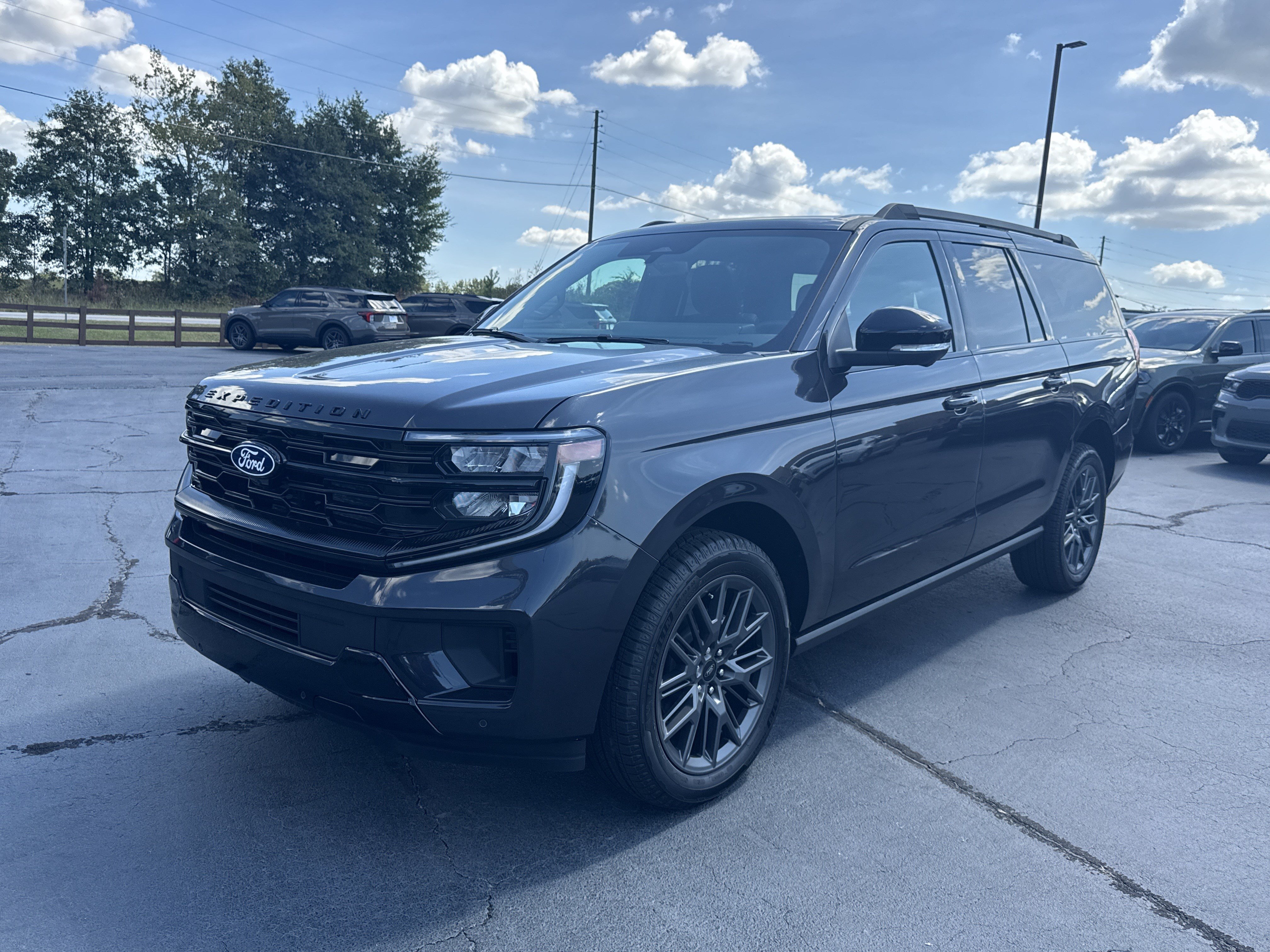 New 2027 Ford Expedition Max Platinum w/ Stealth Appearance Package AWD/4WD image 2