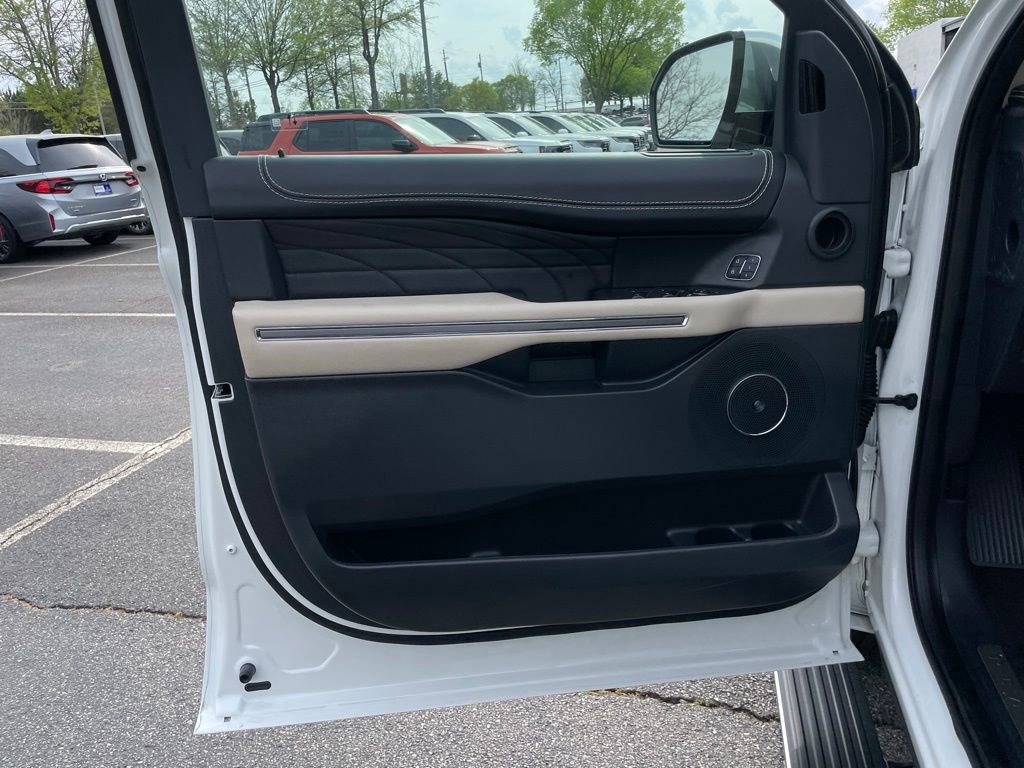 Used 2023 Ford Expedition Platinum image 23