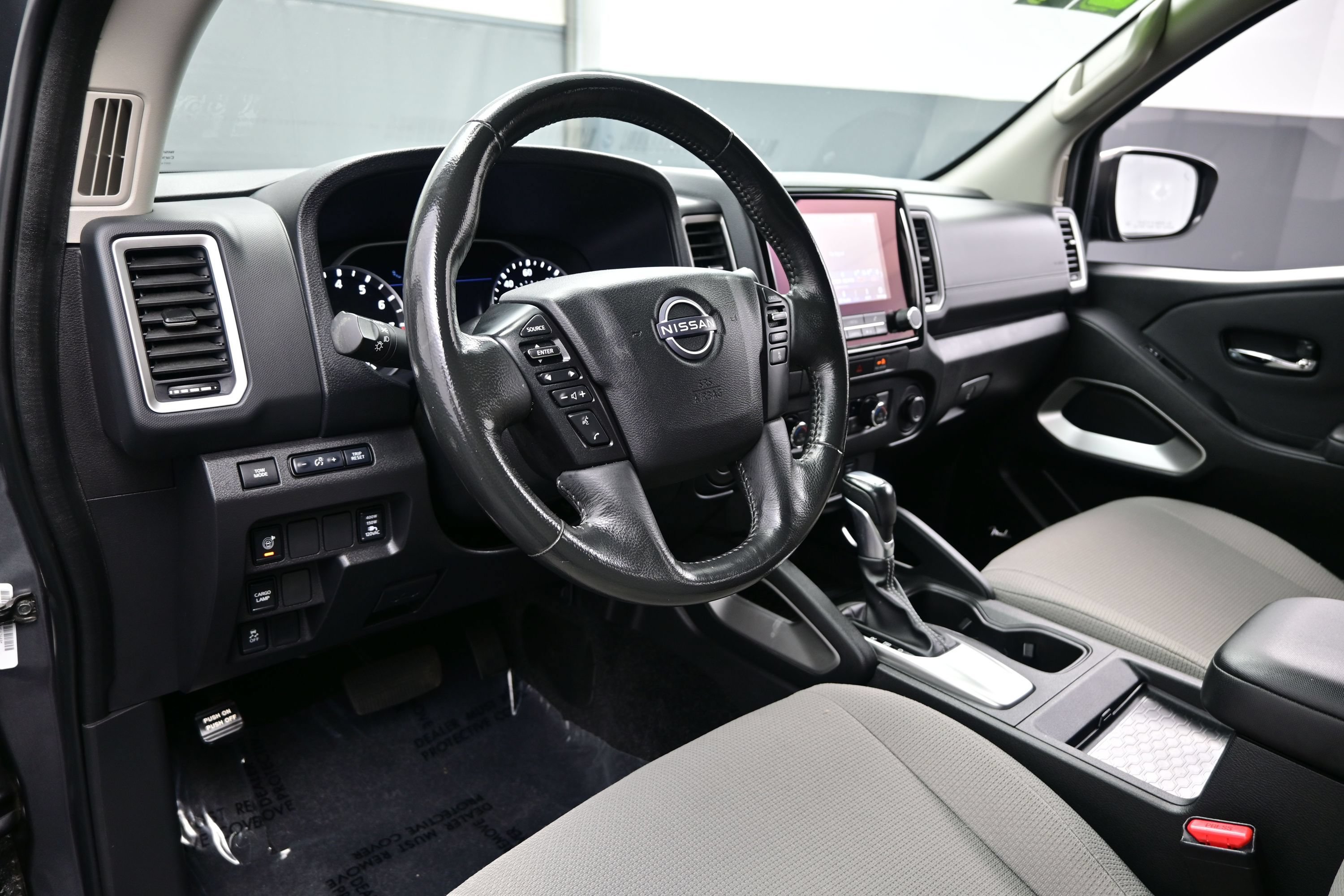 Used 2024 Nissan Frontier SV w/ Technology Package RWD image 13