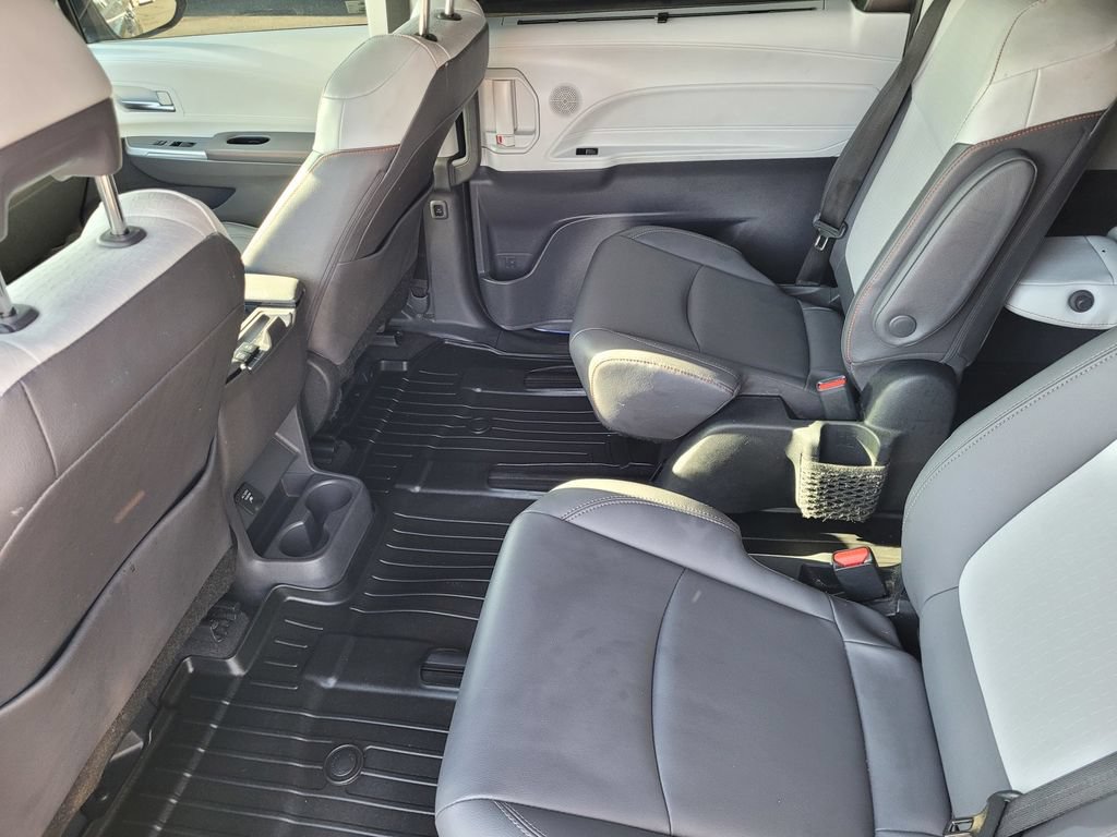 Used 2022 Toyota Sienna XSE w/ XSE Plus Package AWD/4WD image 11