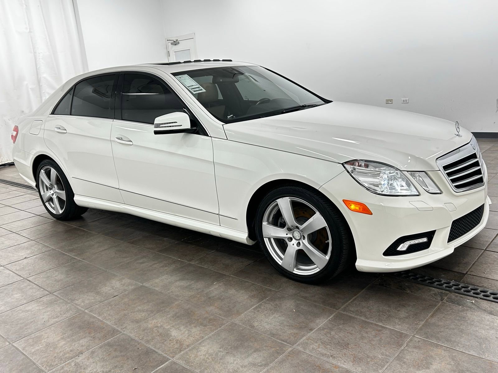 Used 2010 Mercedes-Benz E 350 4MATIC Sedan image 6