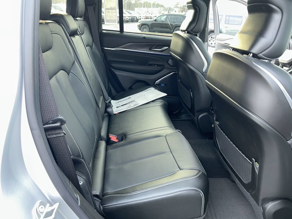 New 2024 Jeep Grand Cherokee Overland w/ Advanced Protech Group III AWD/4WD image 11