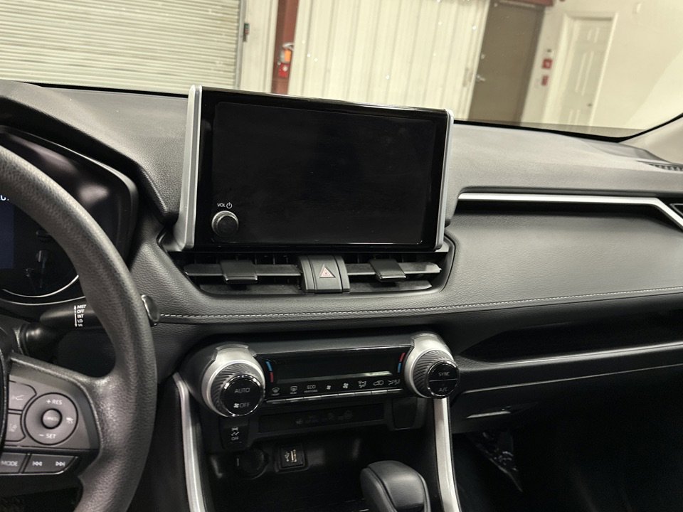 Used 2023 Toyota RAV4 LE image 8