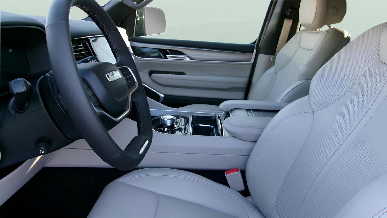 Used 2025 Jeep Wagoneer 4WD image 15