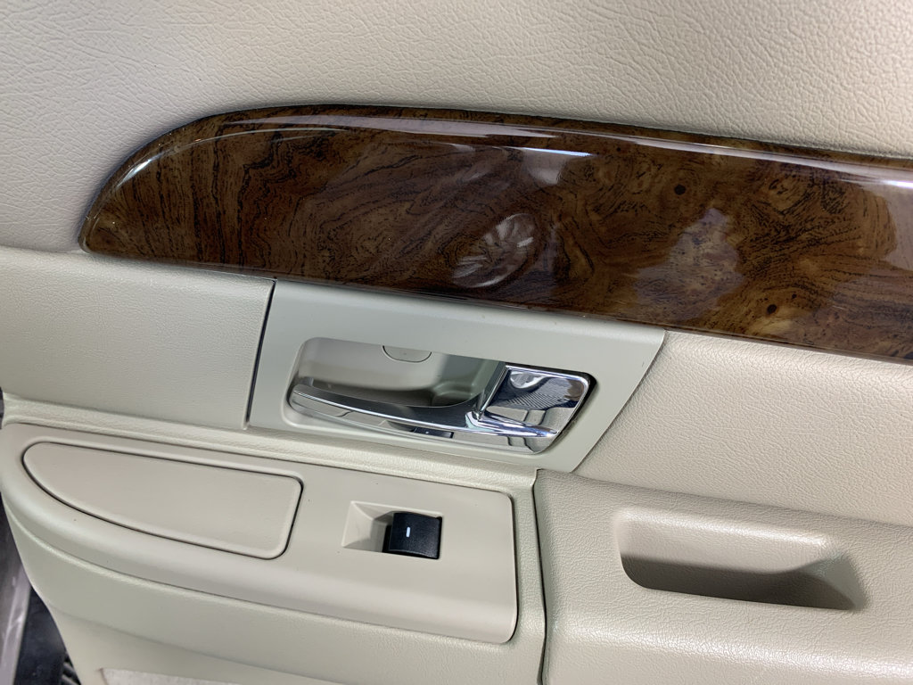 Used 2010 Mercury Grand Marquis LS RWD image 29
