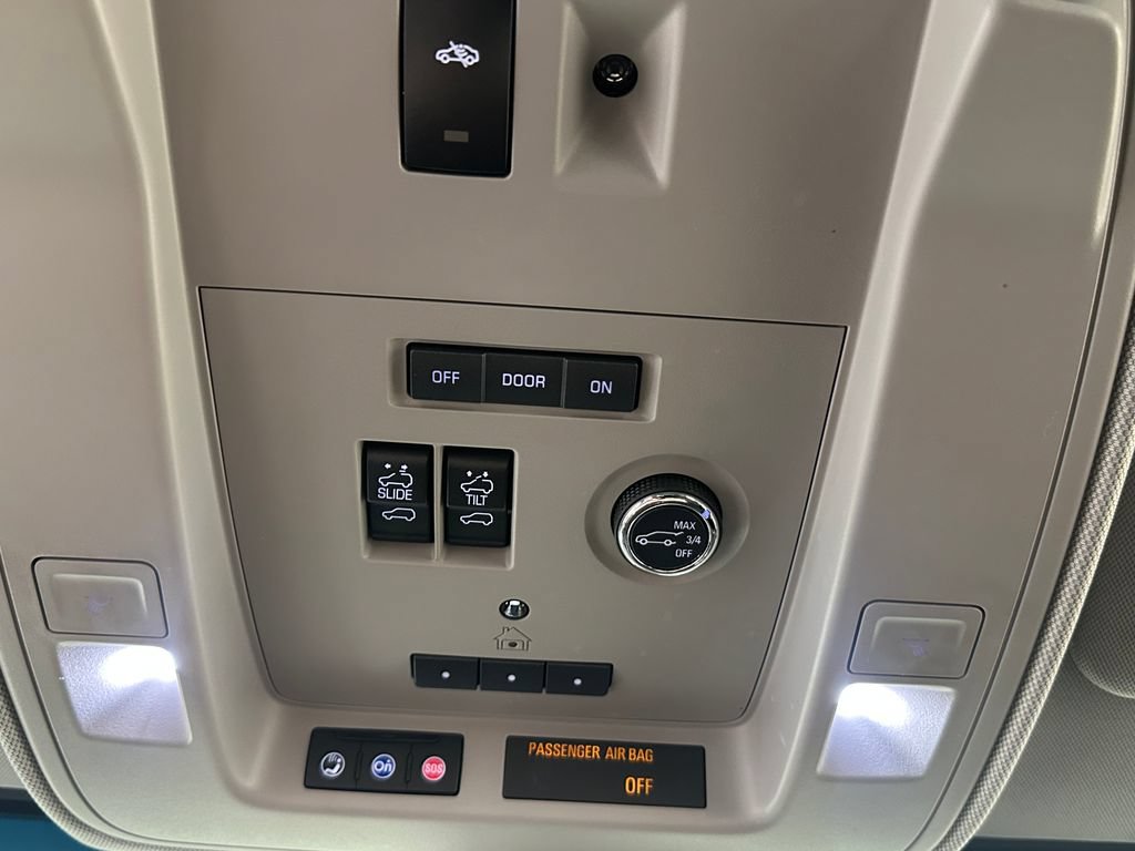 Used 2018 Cadillac Escalade Luxury w/ LPO, Radiant Package AWD/4WD image 45