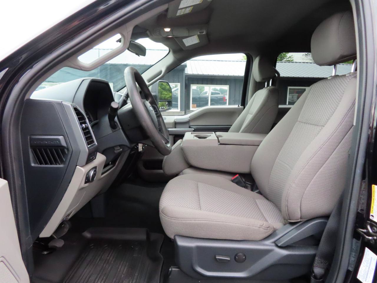 Used 2022 Ford F350 XLT w/ Black Appearance Package AWD/4WD image 23