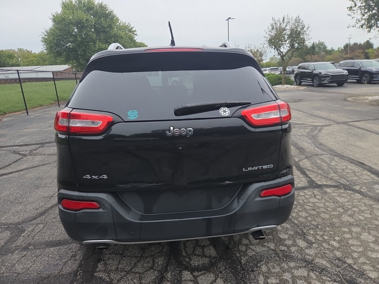 Used 2014 Jeep Cherokee Limited w/ Luxury Group AWD/4WD image 9