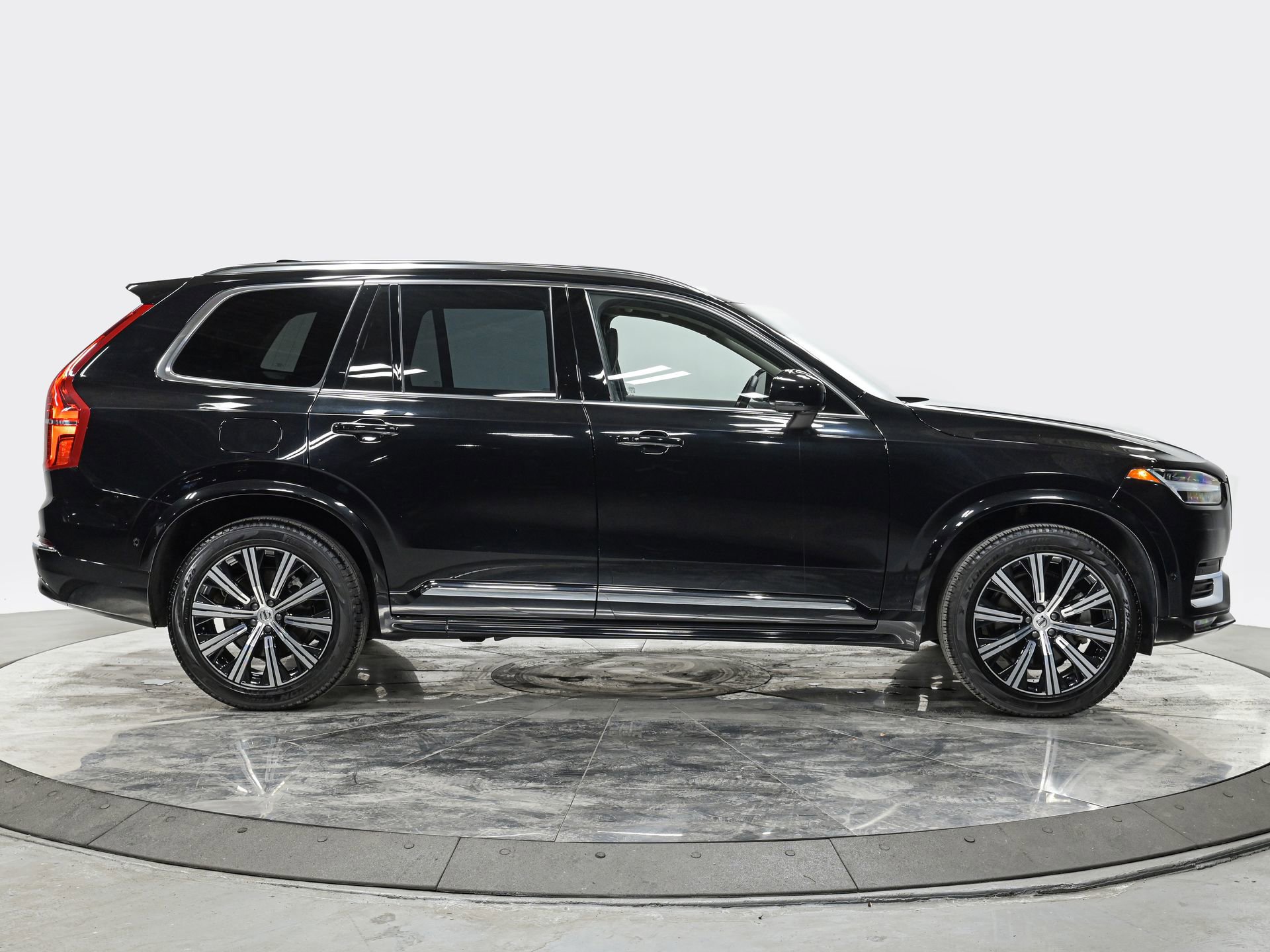 Used 2025 Volvo XC90 B6 Plus w/ Protection Package Premier AWD/4WD image 8