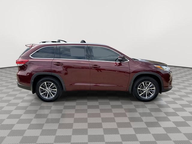 Used 2017 Toyota Highlander XLE AWD/4WD image 11