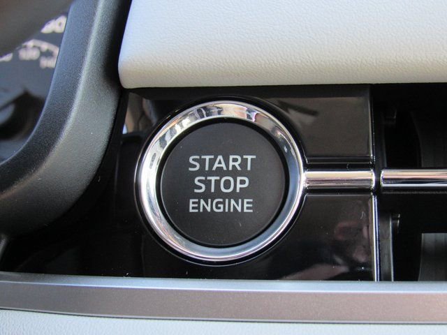 New 2025 Mitsubishi Outlander SE image 21