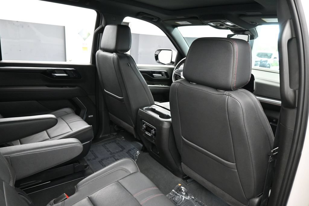 Used 2025 Chevrolet Suburban RST w/ Comfort Package RWD image 54