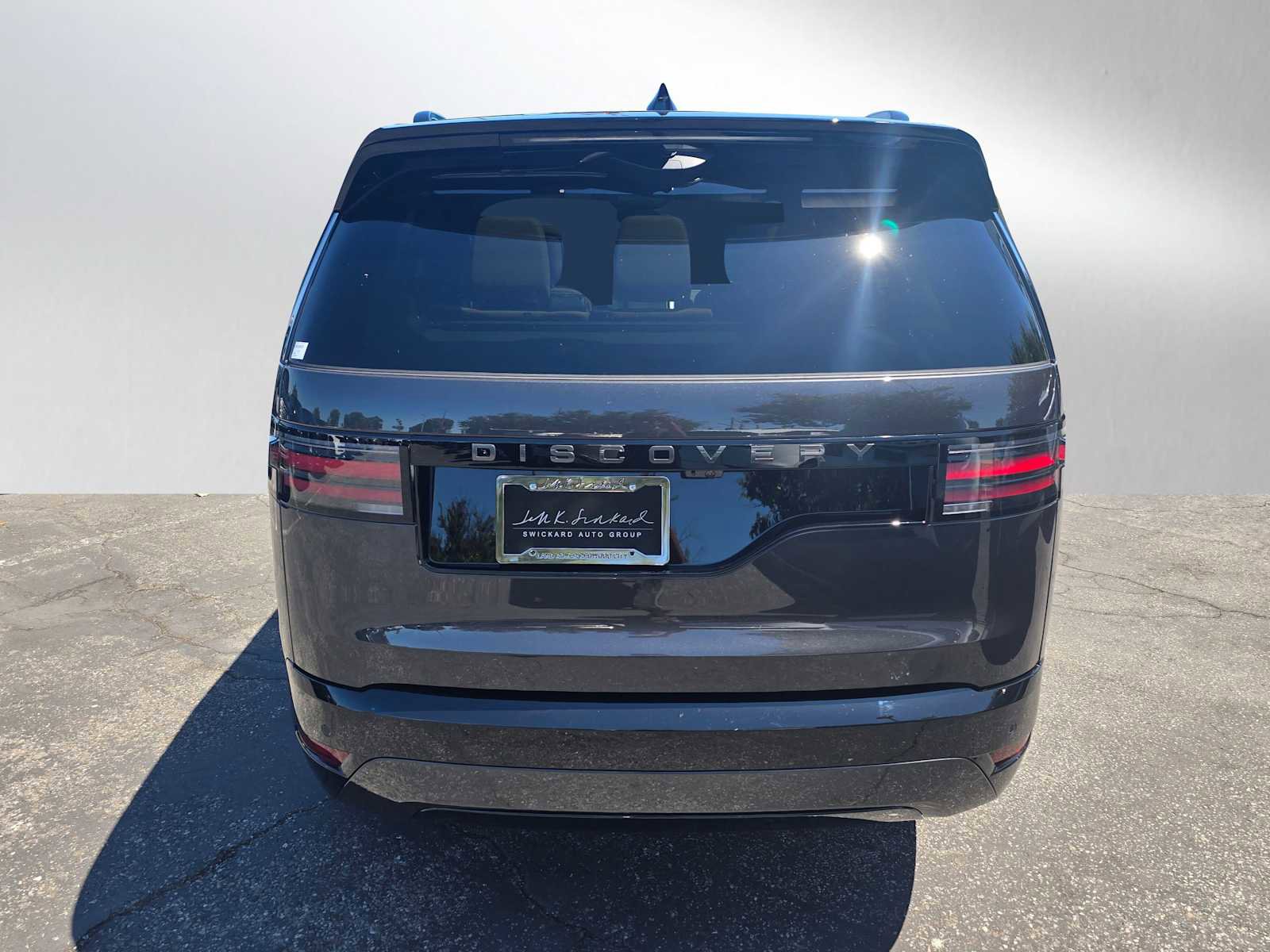 New 2025 Land Rover Discovery Dynamic SE image 4