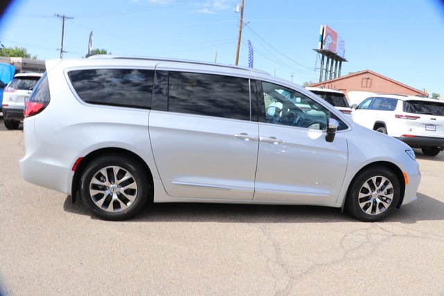 New 2023 Chrysler Pacifica Pinnacle FWD image 8