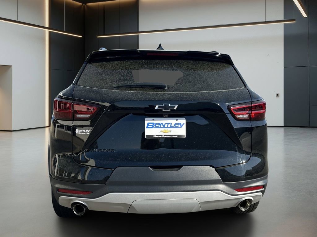 Used 2024 Chevrolet Blazer LT w/ Midnight/Sport Edition image 5