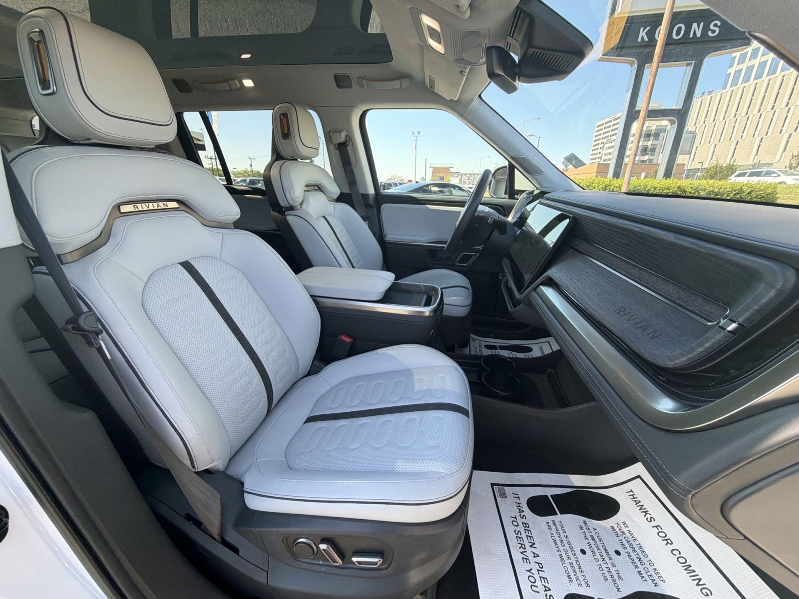 Used 2024 Rivian R1S Adventure image 28