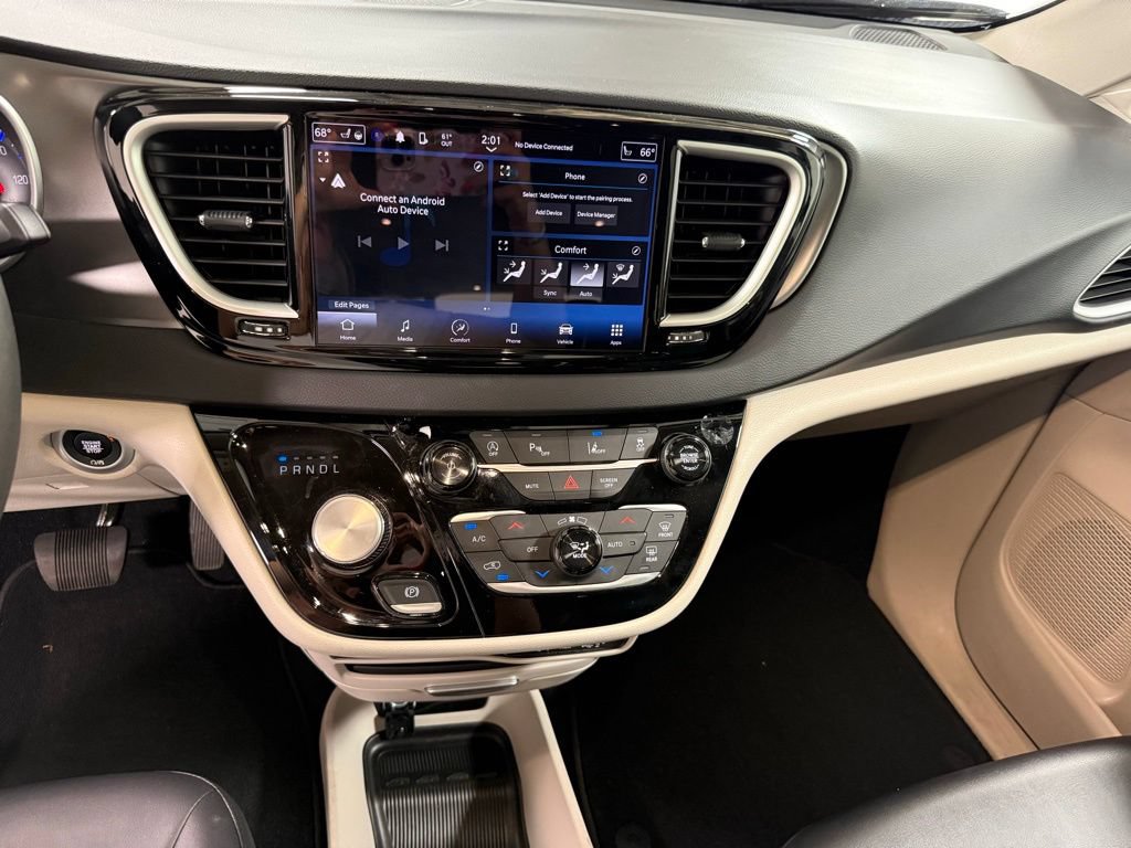 Used 2024 Chrysler Pacifica Touring-L FWD image 15