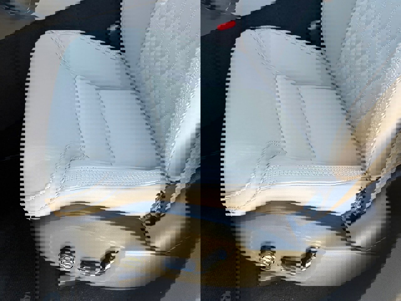 New 2026 Volvo XC90 B6 Plus w/ Protection Package Premier image 20