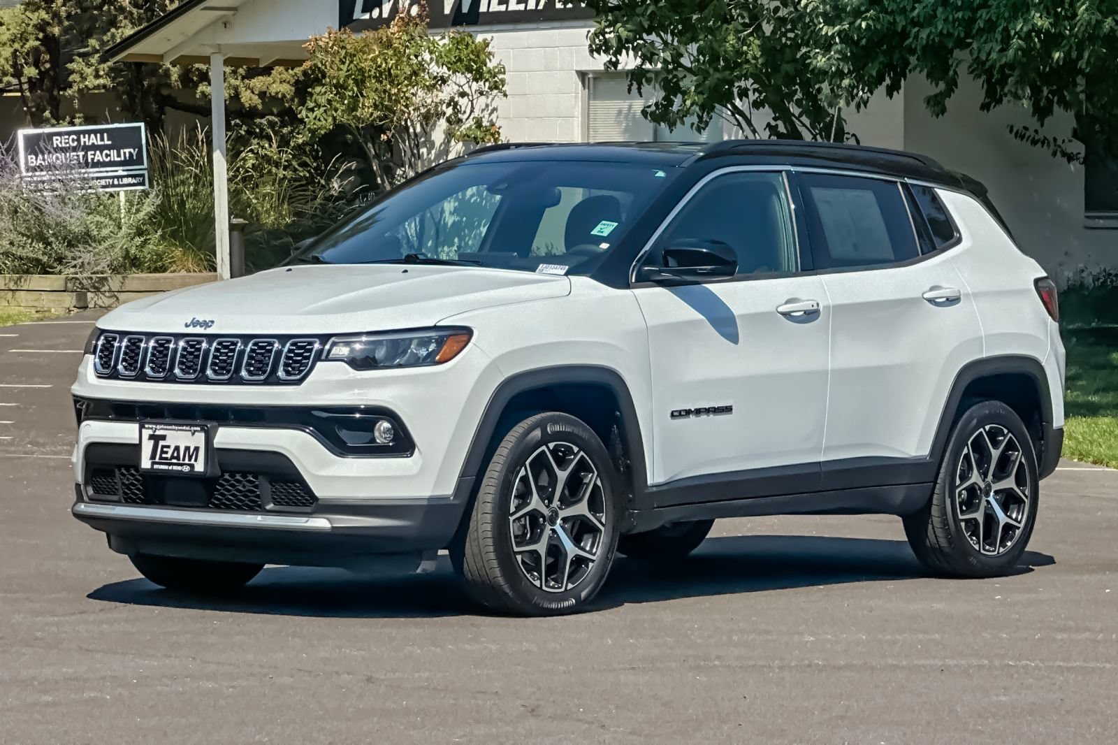 Used 2025 Jeep Compass Limited AWD/4WD image 9