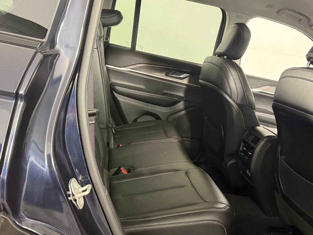 Used 2023 Jeep Grand Cherokee Limited RWD image 30