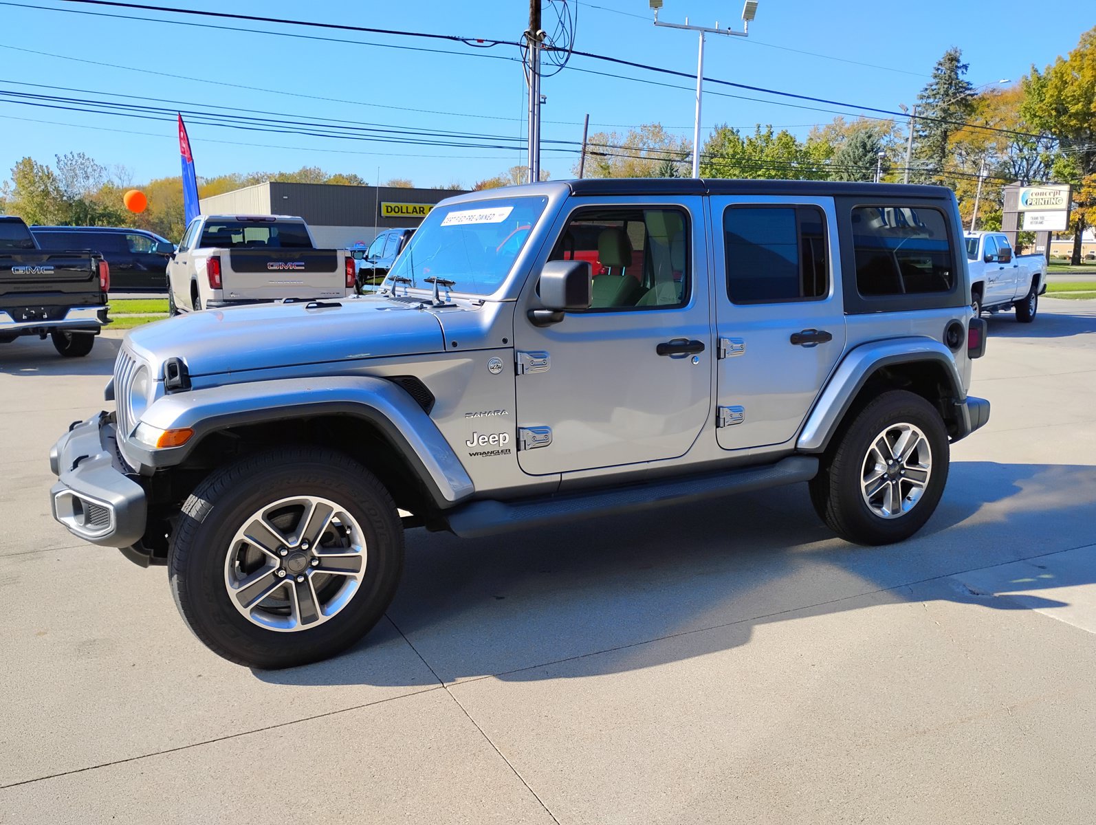 Used 2018 Jeep Wrangler Unlimited Sahara AWD/4WD image 13