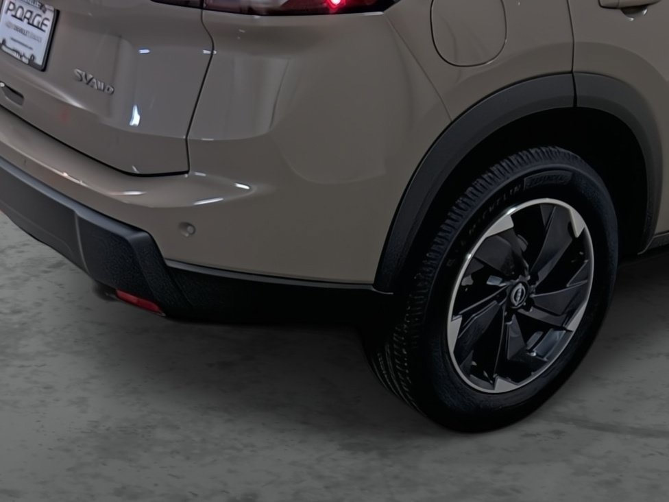 Used 2024 Nissan Rogue SV AWD/4WD image 12