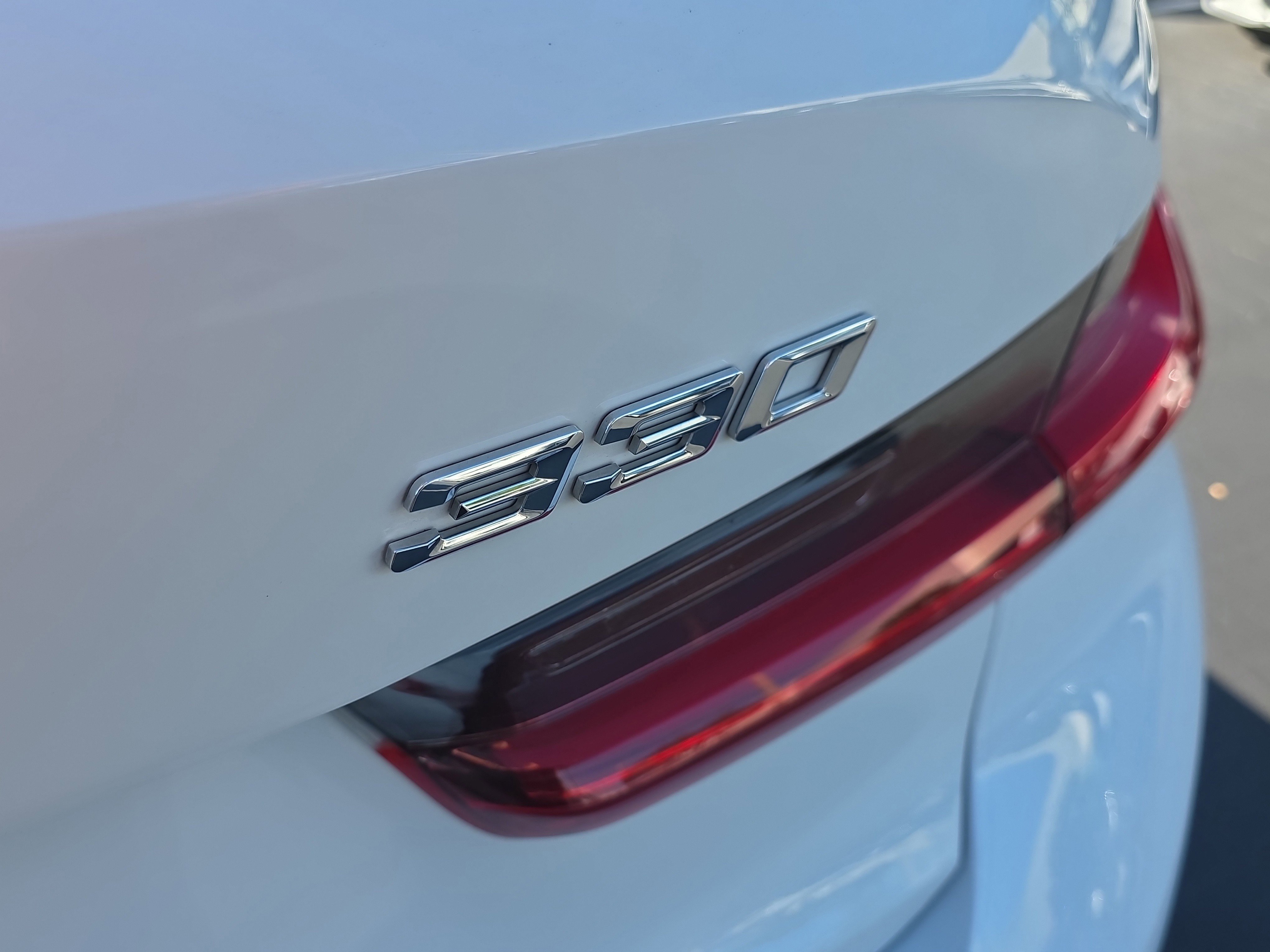 Used 2021 BMW 330e w/ Convenience Package image 5