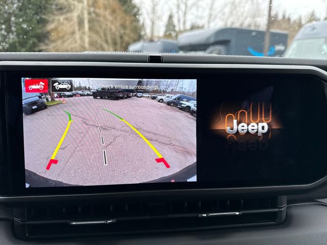 Used 2025 Jeep Wrangler Unlimited Rubicon w/ Technology Group image 24