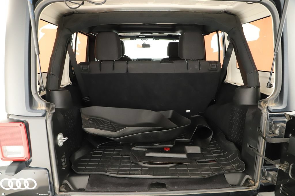 Used 2018 Jeep Wrangler Unlimited Sport w/ Connectivity Group AWD/4WD image 32