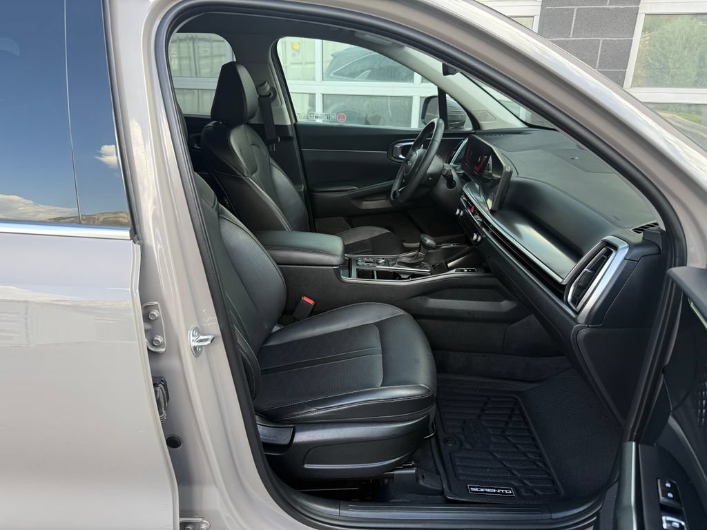 Used 2025 Kia Sorento EX AWD/4WD image 47