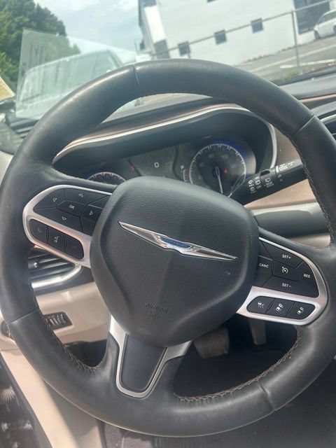 Used 2017 Chrysler Pacifica Touring-L Plus w/ Advanced Safetytec Group FWD image 15