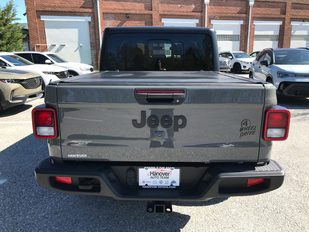 Used 2022 Jeep Gladiator Willys AWD/4WD image 6