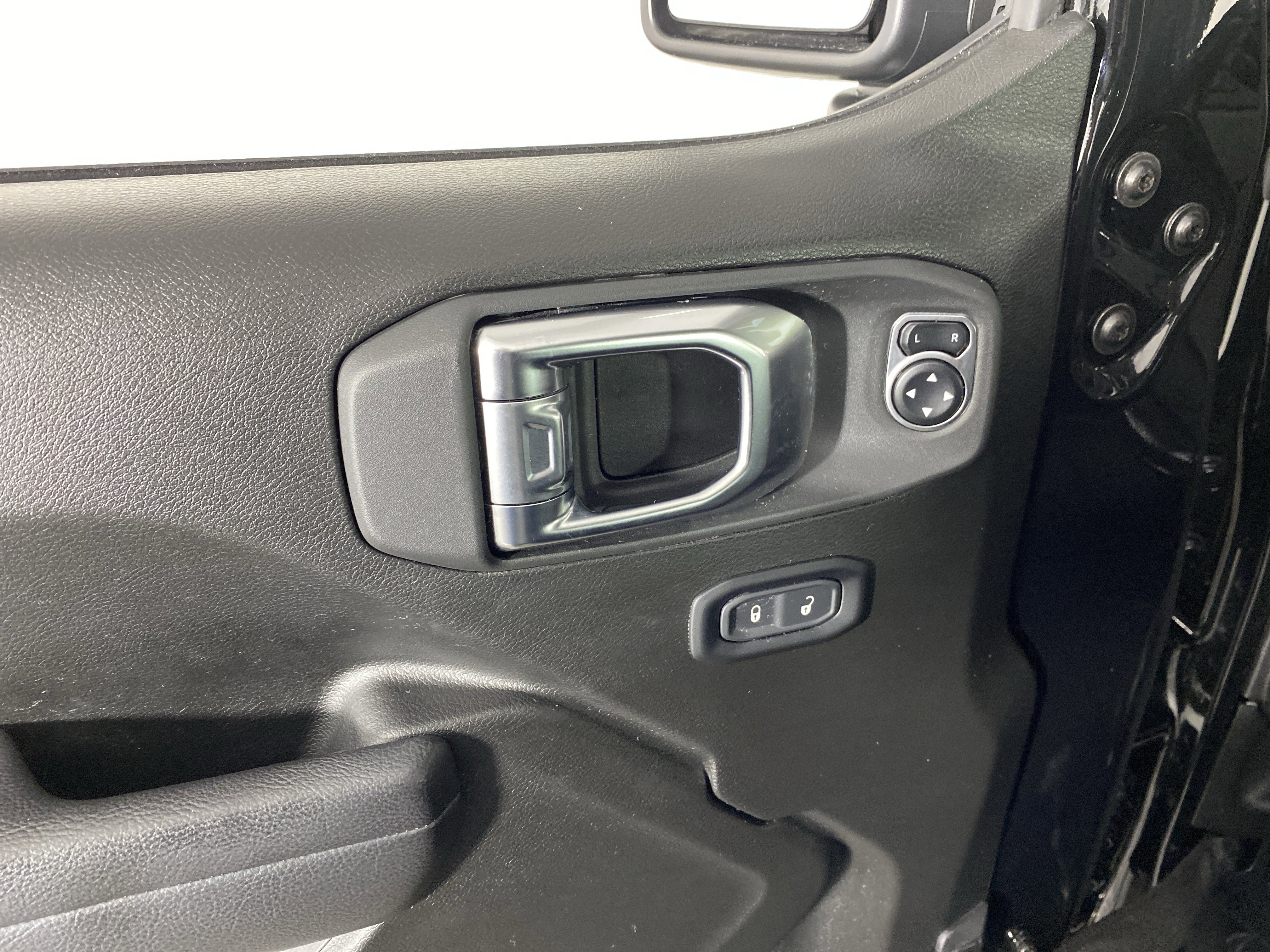 Used 2025 Jeep Wrangler Willys image 13