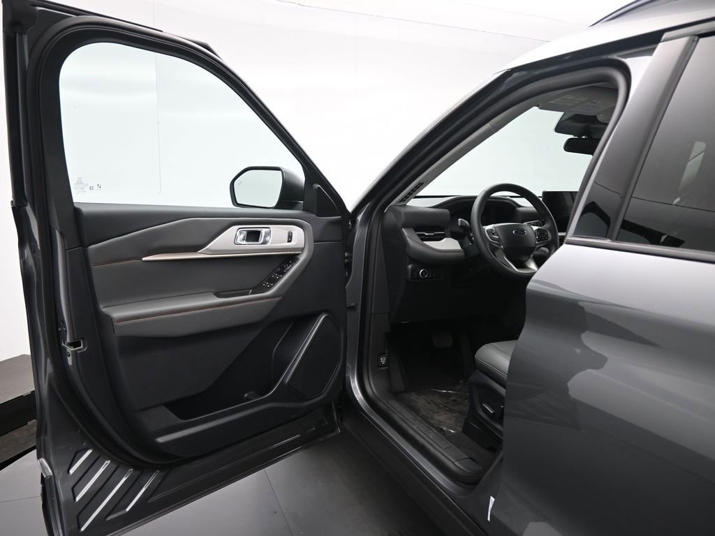 New 2025 Ford Explorer Active w/ Active Comfort Package image 7