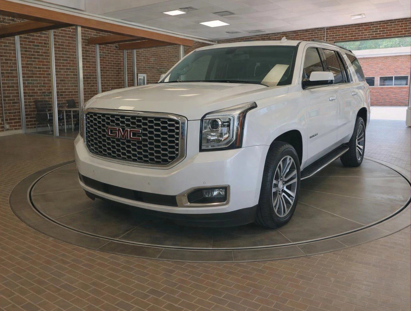 Used 2017 GMC Yukon XL Denali w/ Open Road Package AWD/4WD image 1