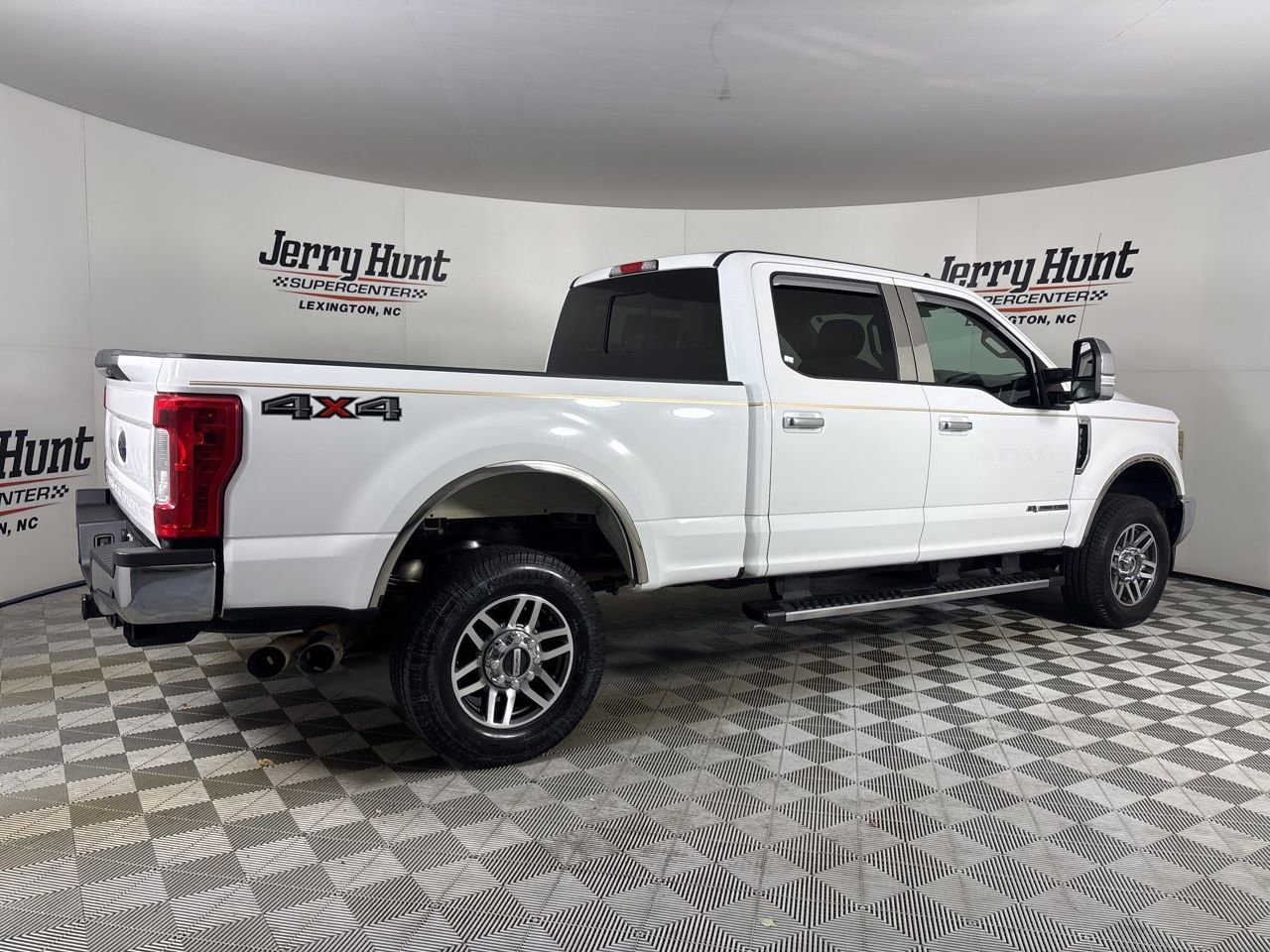 Used 2019 Ford F250 Lariat w/ Lariat Value Package image 4