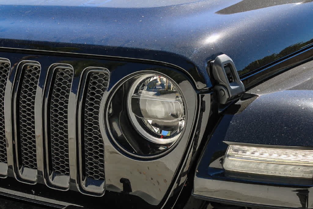 Used 2022 Jeep Wrangler Unlimited Sahara AWD/4WD image 8