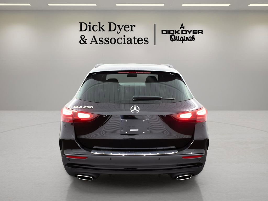 Used 2025 Mercedes-Benz GLA 250 image 11