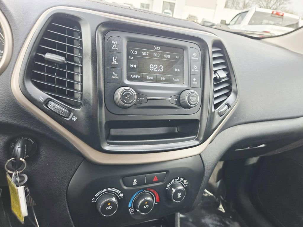 Used 2018 Jeep Cherokee Latitude image 23