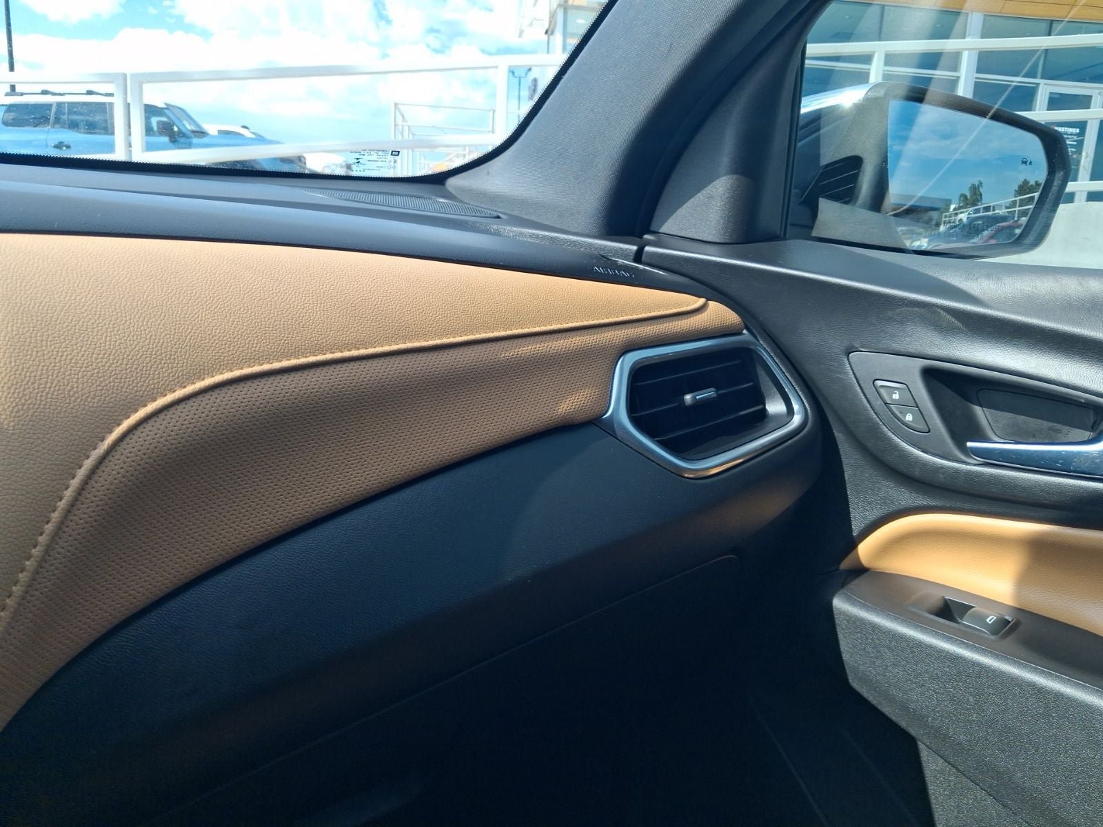 Used 2020 Chevrolet Equinox Premier FWD image 23