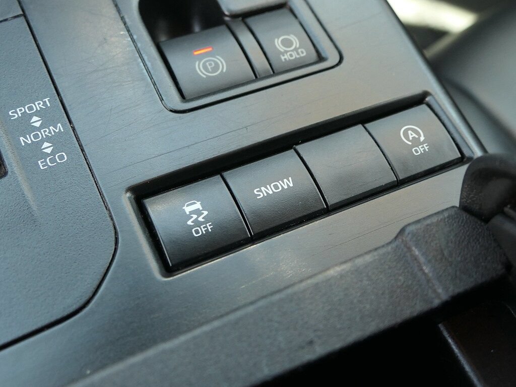 Used 2021 Toyota Highlander XLE FWD image 24