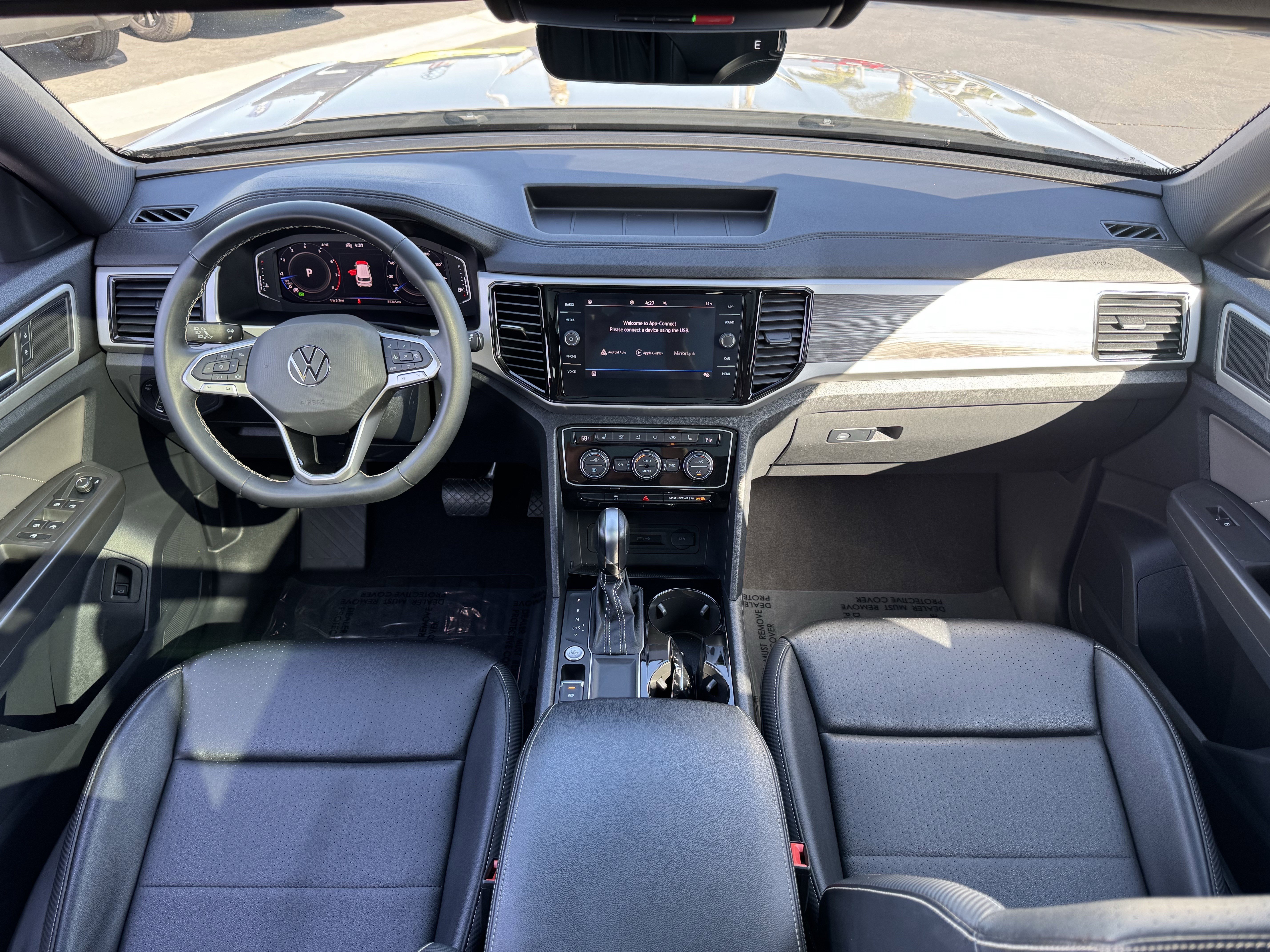 Certified 2022 Volkswagen Atlas Cross Sport SE w/ Panoramic Sunroof Package FWD image 34