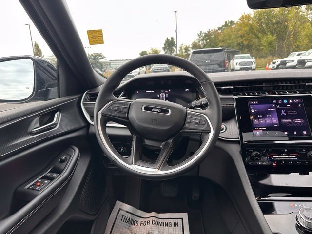 Used 2025 Jeep Grand Cherokee Altitude AWD/4WD image 22