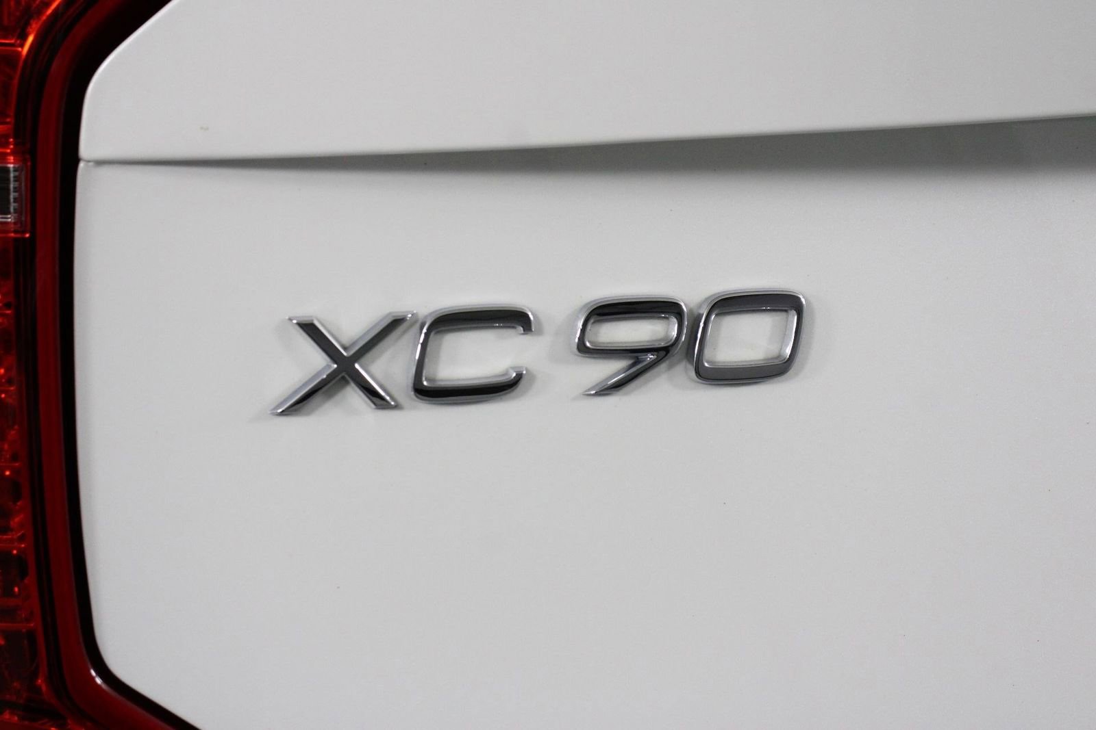 Certified 2024 Volvo XC90 T8 Plus AWD/4WD image 19