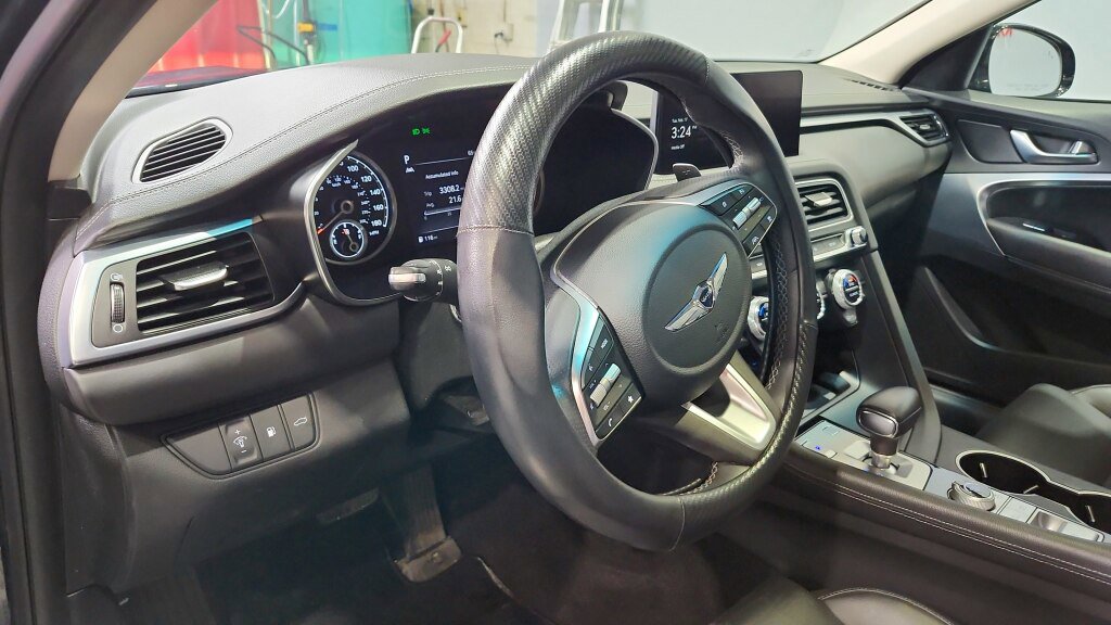 Used 2023 Genesis G70 2.0T AWD/4WD image 19