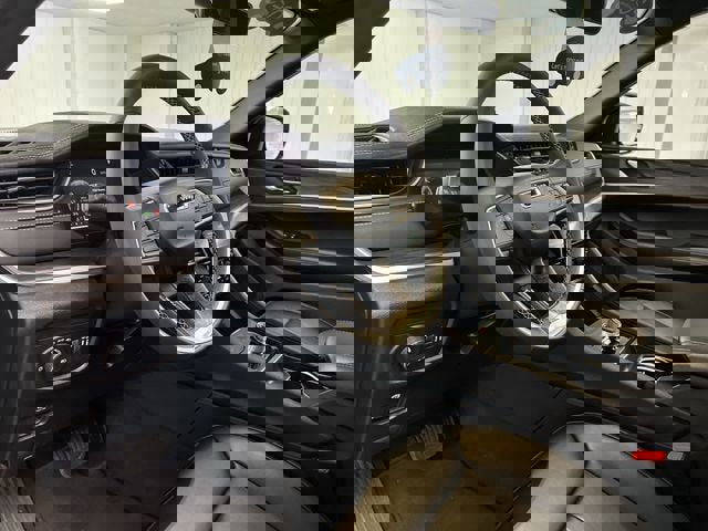 Used 2025 Jeep Grand Cherokee L Limited w/ Black Appearance Package image 10