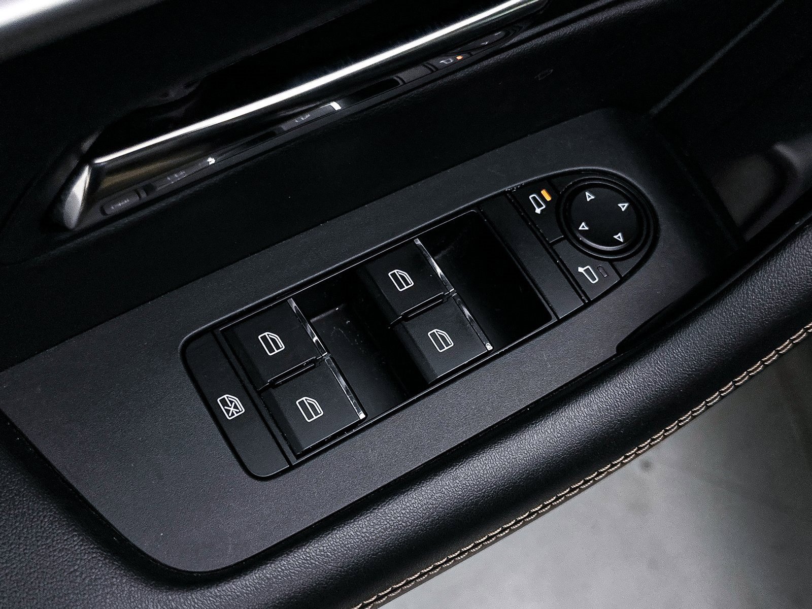 Certified 2025 MAZDA CX-70 Plug-In Hybrid w/ Premium Pkg image 17