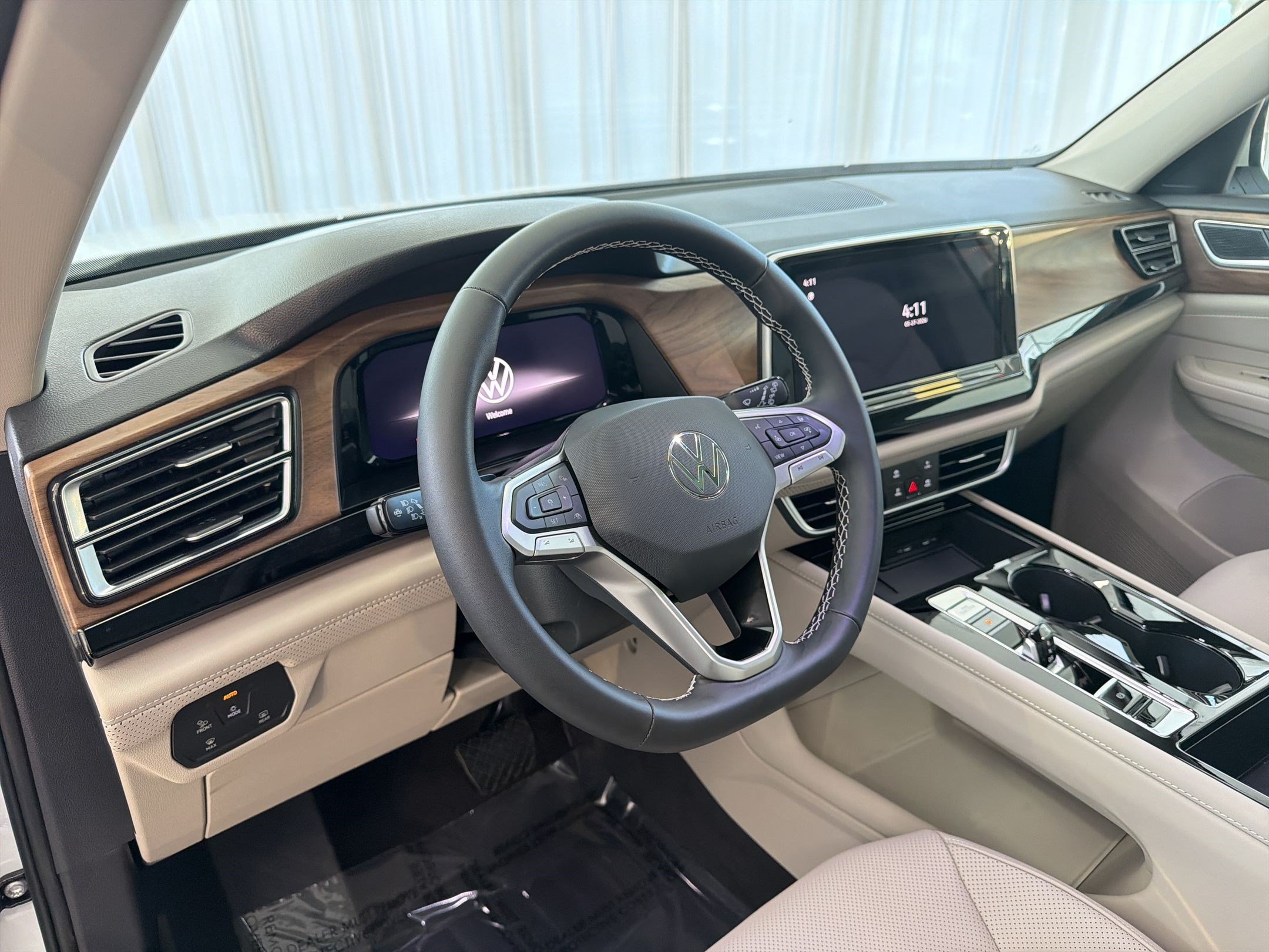 New 2026 Volkswagen Atlas SE FWD image 4