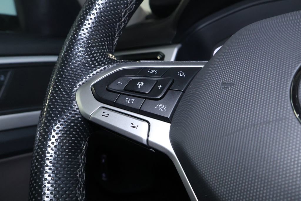 Used 2021 Volkswagen Atlas SEL R-Line image 24